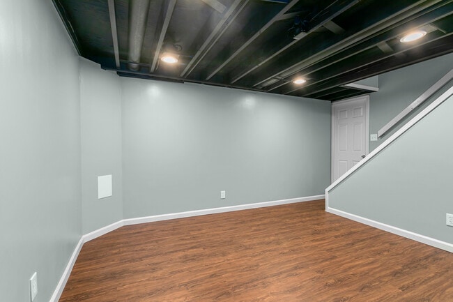 Building Photo - 507 NE Corder St