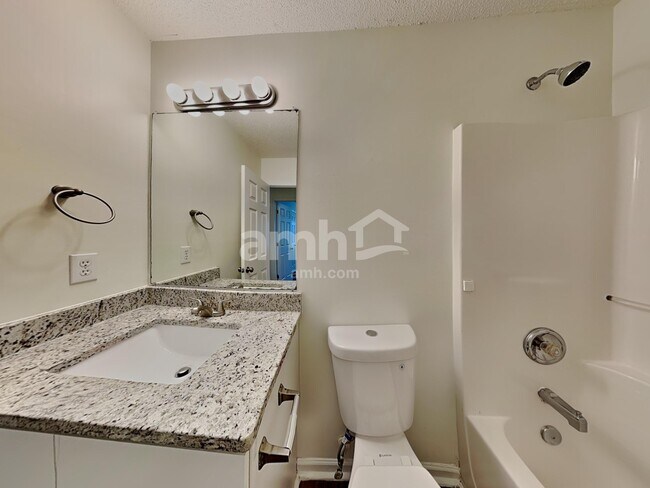 Building Photo - 520 Dogwood Creek Pl