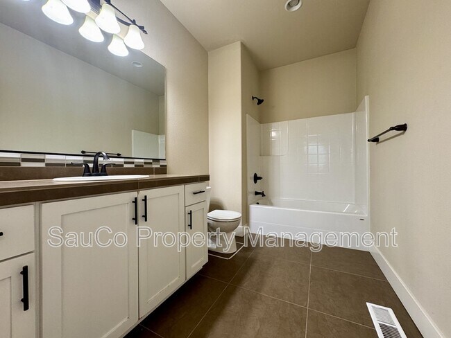 Building Photo - 16858 SW Larkspring Ln