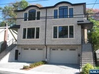 Building Photo - 816 Jassamine Way