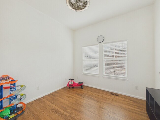 Building Photo - 2899 Woodbriar Dr