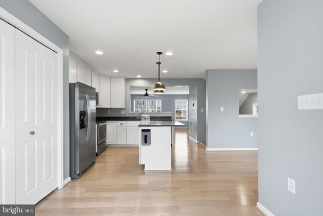 Building Photo - 43 Cecily Way