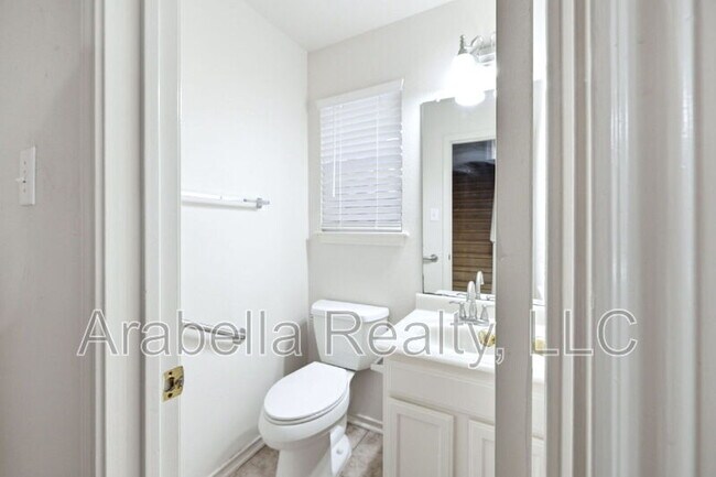 Building Photo - 832 Dimrock