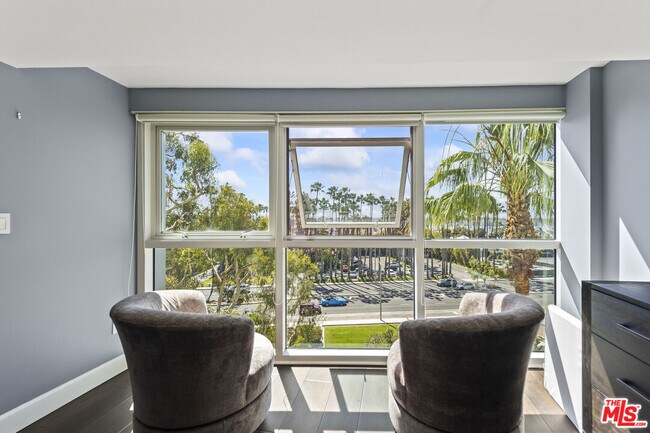 Building Photo - 13600 Marina Pointe Dr