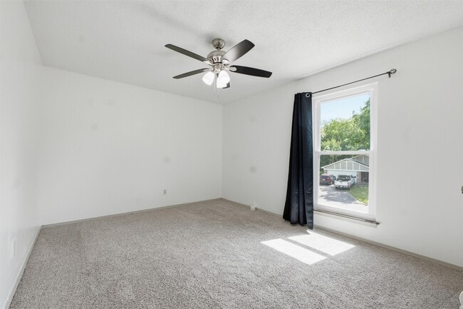 Building Photo - 4118 Garden Springs Dr