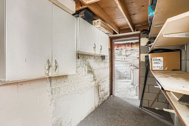 Building Photo - Charming Ranch Home with Spacious Yard and...