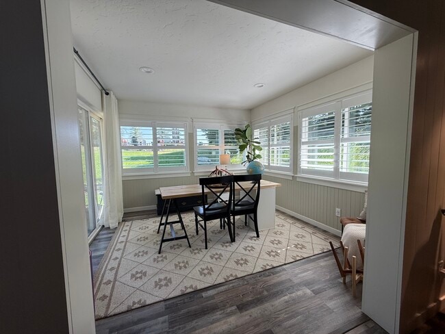 Building Photo - 301 Sandy Ridge Rd