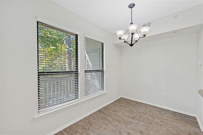 Building Photo - 3839 Dry Creek Dr