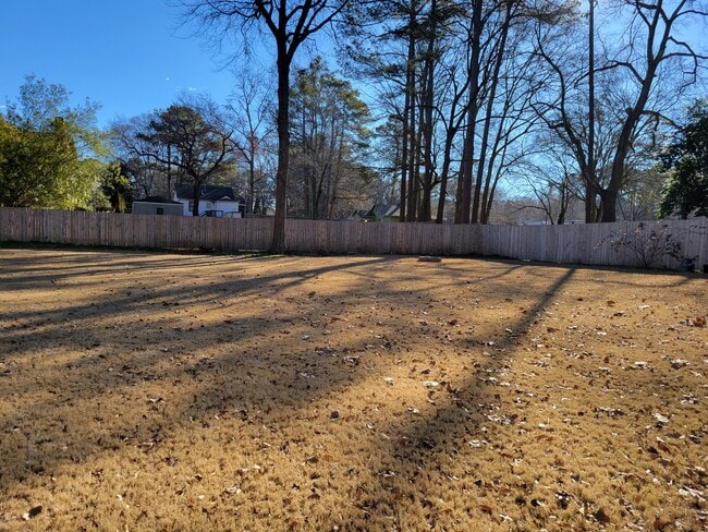 Building Photo - 1102 Greenbriar Cir