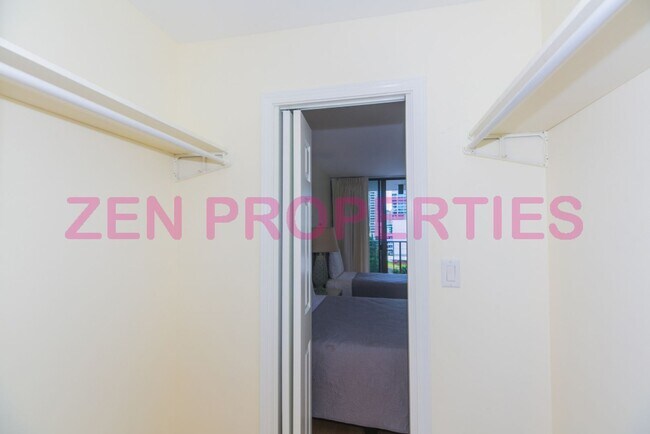 Building Photo - 250 ?Ohua Ave