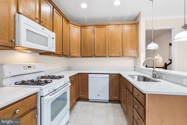 Building Photo - 5036 Greenhouse Terrace