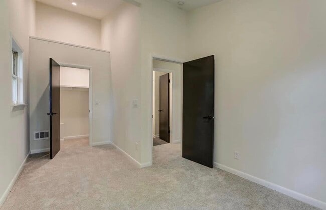 Building Photo - 1550 Spalding Dr