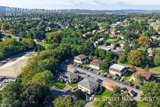 Building Photo - 609 Oakwood St