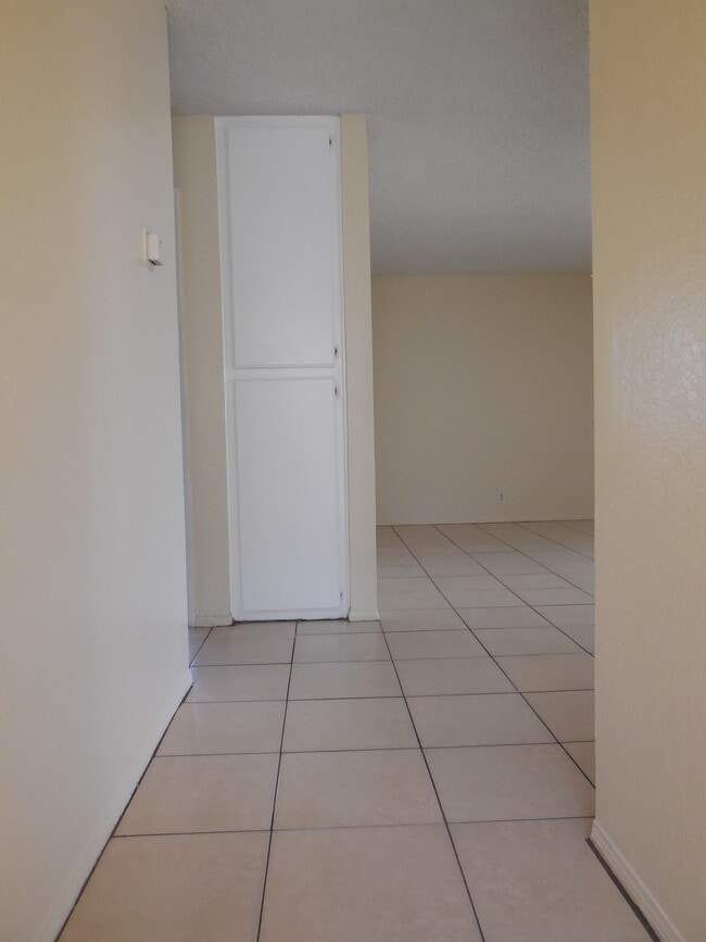 Building Photo - 839 Gaviota Ave