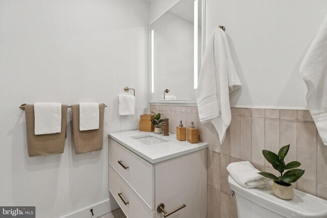 Building Photo - 30 W Allens Ln