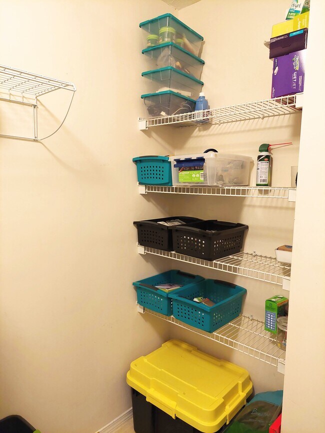 Building Photo - 5390 Skip Jack Dr