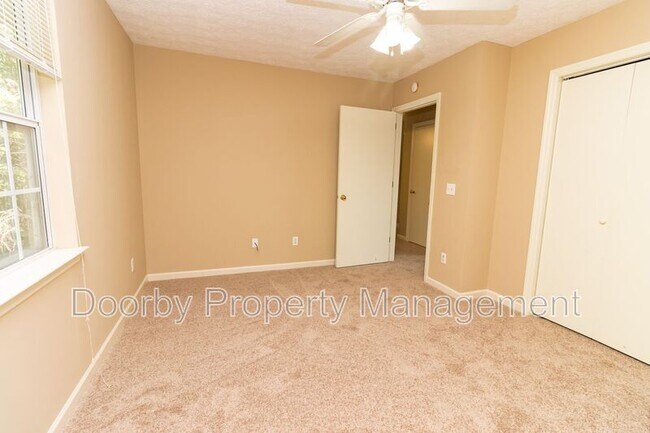 Building Photo - 5437 Blue Oak Dr