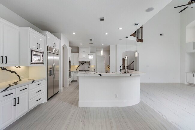 Building Photo - 18 Player Vista Pl