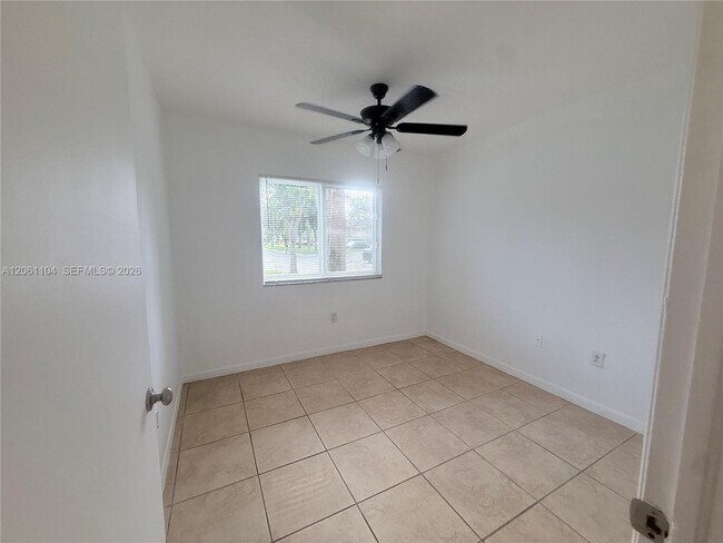Building Photo - 995 NE 34th Ave