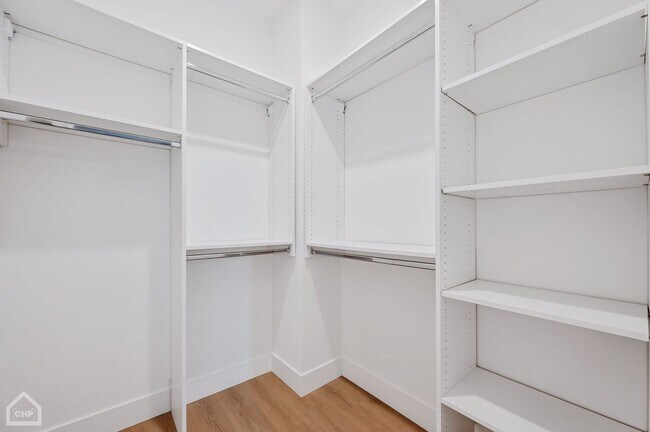 Building Photo - 3322 N Halsted St