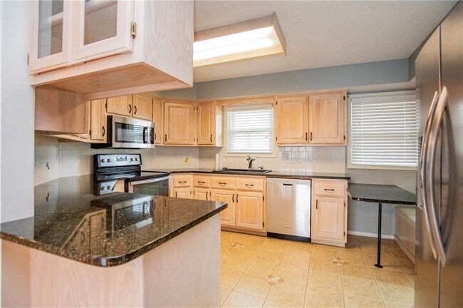 Building Photo - 2 Newburgh Dr