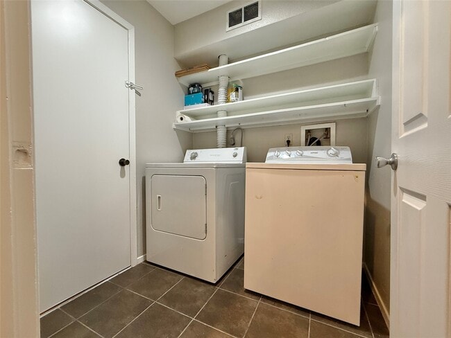 Building Photo - 30430 Arborg Dr