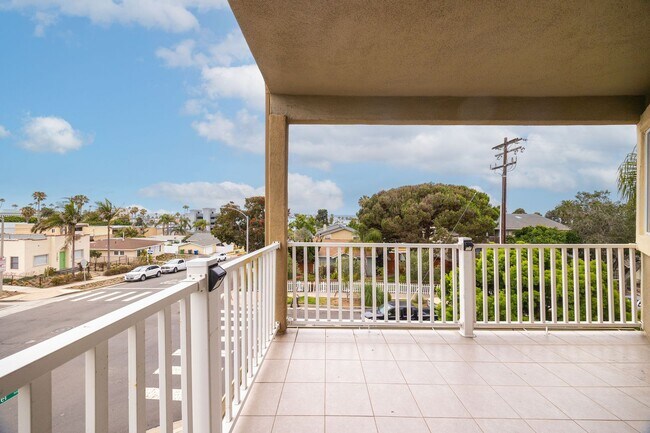 Building Photo - Gorgeous 3rd Floor Corner Unit in Summit Village Condominiums!