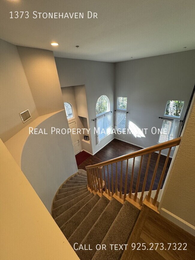 Building Photo - 1373 Stonehaven Dr