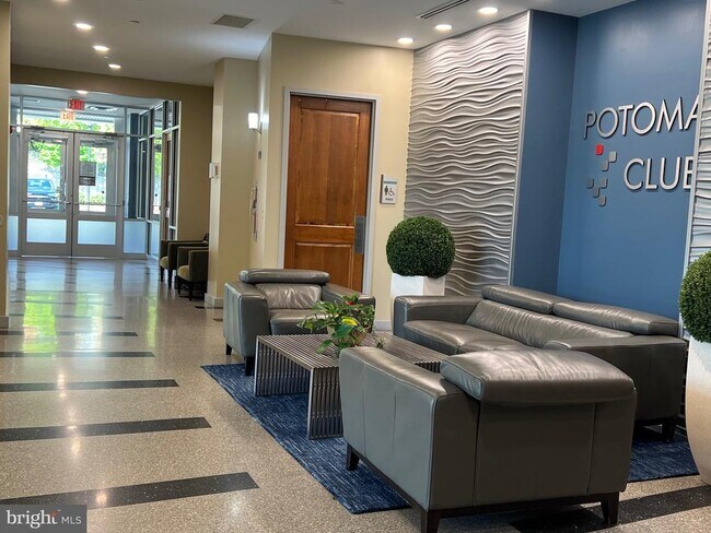 Building Photo - 14878 Potomac Branch Dr