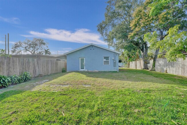 Building Photo - 512 NW 15th Terrace