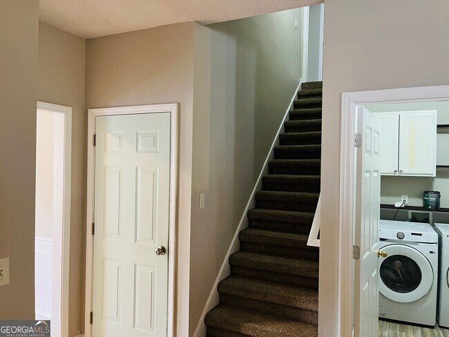 Building Photo - 50 Rock Mill Ct