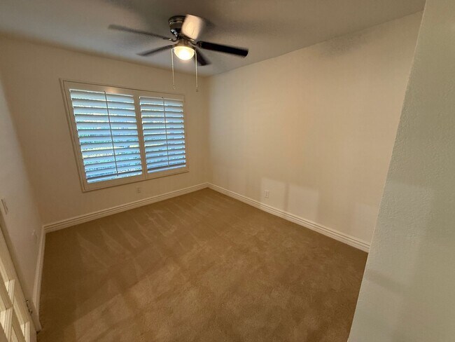Building Photo - 4-Bedroom Plus Bonus Room Home with Golf C...