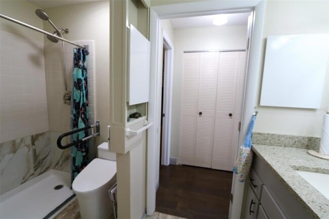 Building Photo - 323 Knottwood Ct