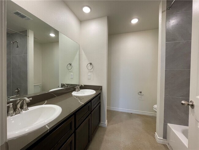 Building Photo - 2404 Duntov Dr