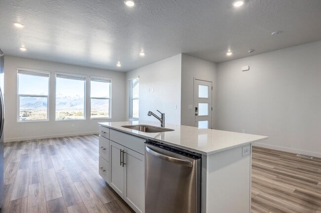 Building Photo - Recently Built Heber City Rental – Bright,...