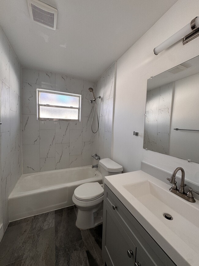 Building Photo - 4140 SW 24th Ct