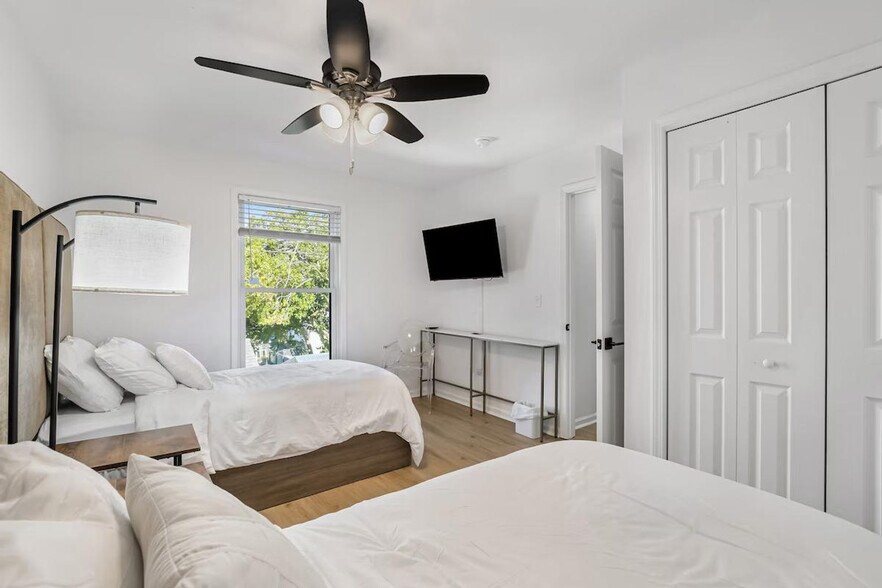 Building Photo - 705 N Garfield St