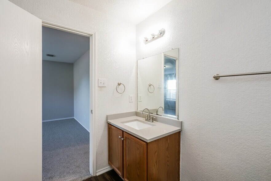 Building Photo - 1337 Castle Ridge Rd