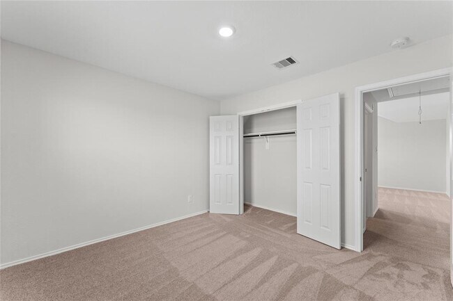 Building Photo - 14515 Broadbury Pond Rd