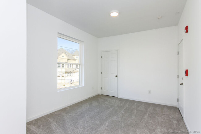 Building Photo - 66 Winthrop St