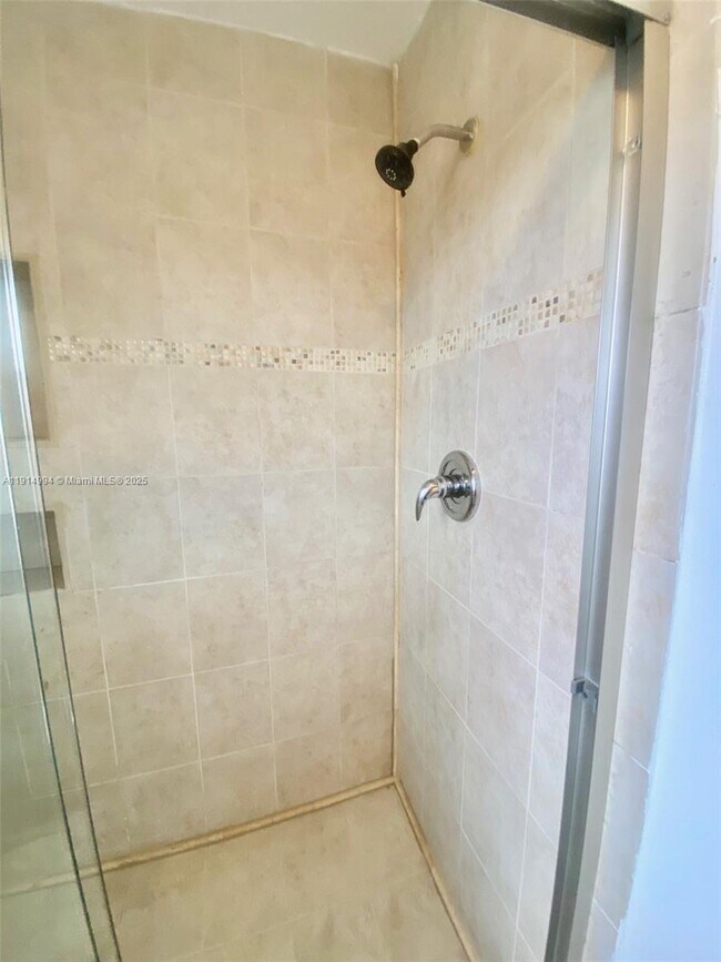 Building Photo - 6568 SW 41st Pl