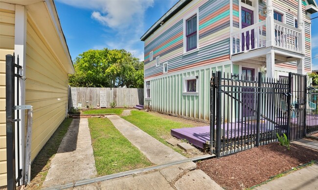 Building Photo - 1212 39th St