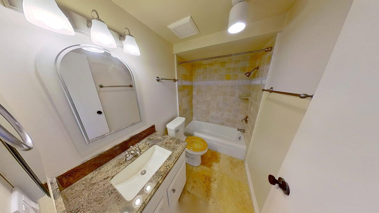 Building Photo - 4754 La Villa Marina