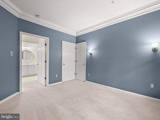Building Photo - 10713 Symphony Way
