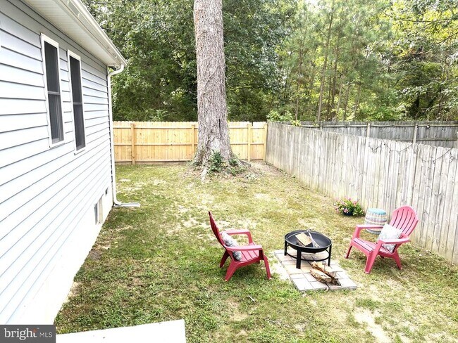 Building Photo - 216 5th St