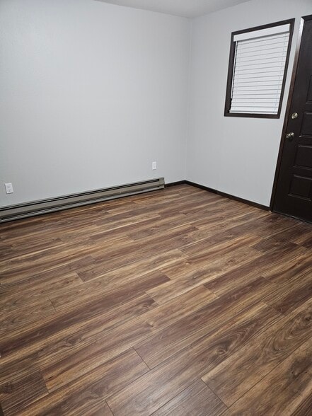 Building Photo - 514 E 25th St