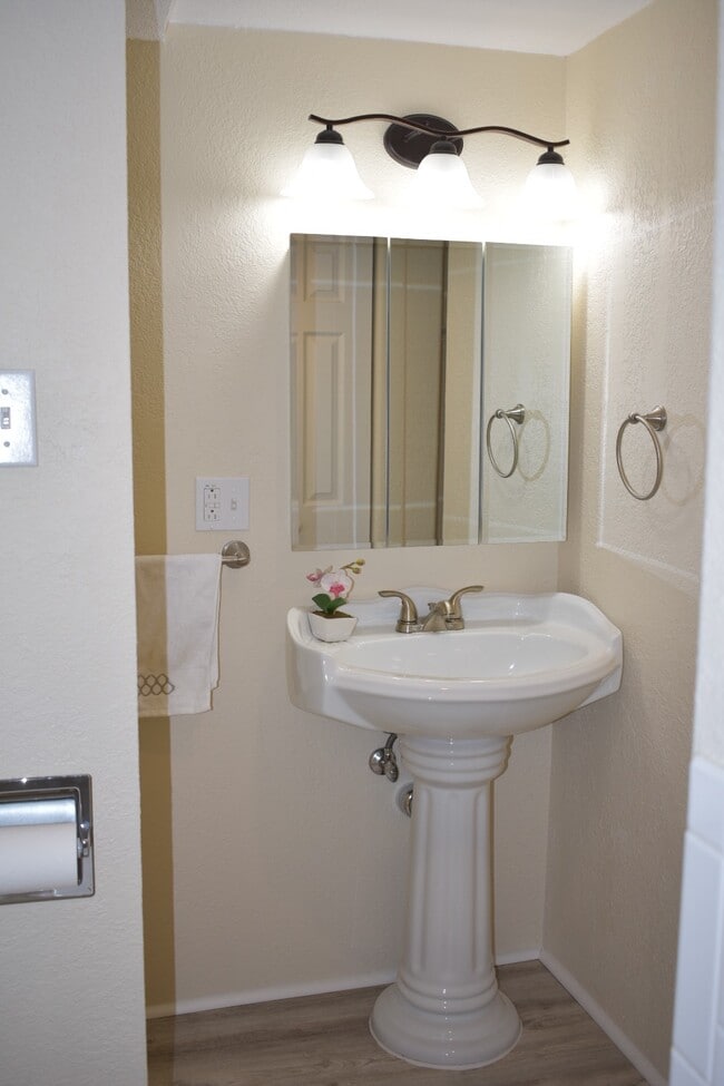 Building Photo - Platte 4 Plex