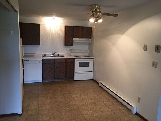 Building Photo - 2 BR 1BA Walkout Patio Garage Included