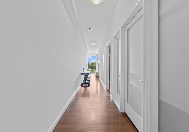 Building Photo - 201 N Elm St
