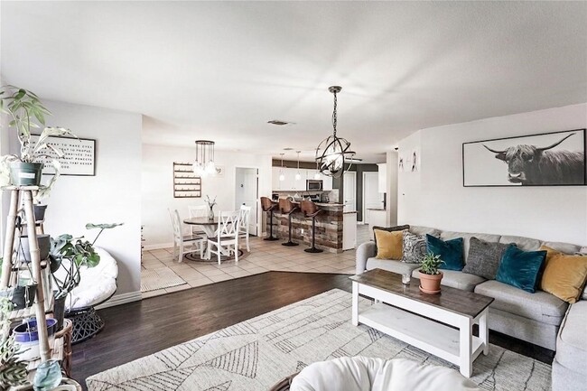 Building Photo - 2048 Lake Trail Dr